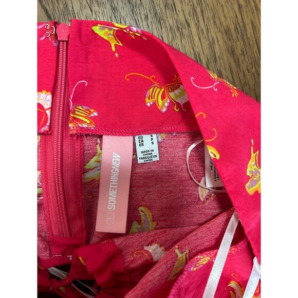 Something New halter neck cropped top in pink butterfly print. Size S. NWOT - Picture 9 of 9